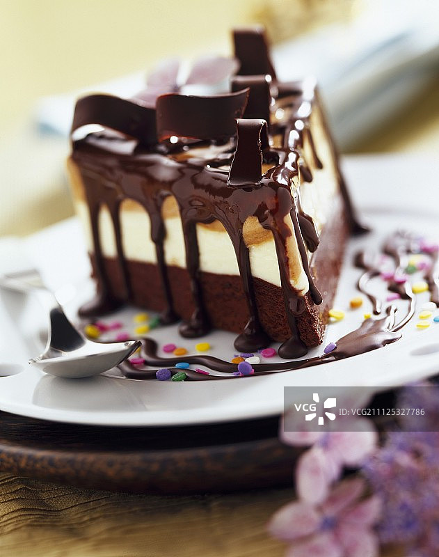 三个巧克力熔岩甜点图片素材