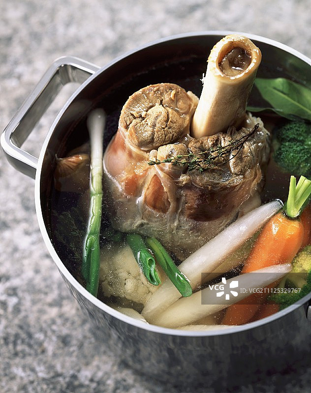 小牛胫法式火锅（厨师：Alain Ducasse Alain，主题：法式火锅）图片素材