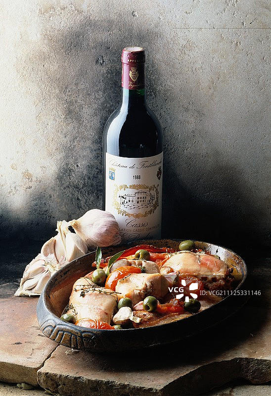 普罗旺斯风味兔肉配红酒图片素材