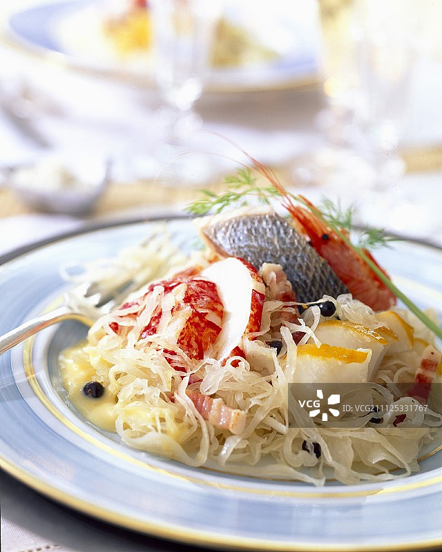 酸菜搭配布列塔尼龙虾（香槟烹饪主题）图片素材