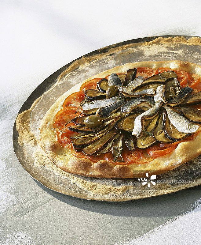 茄子沙丁鱼橄榄油披萨图片素材