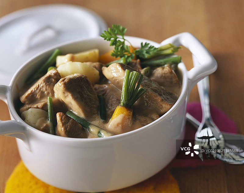 小牛肉蔬菜炖图片素材