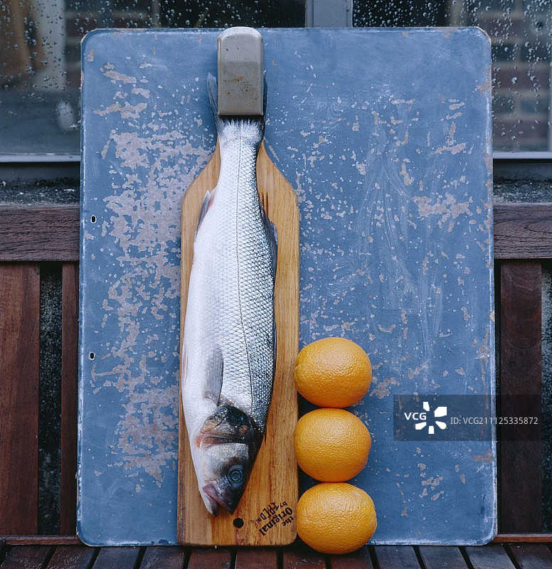 鲈鱼与橙子图片素材