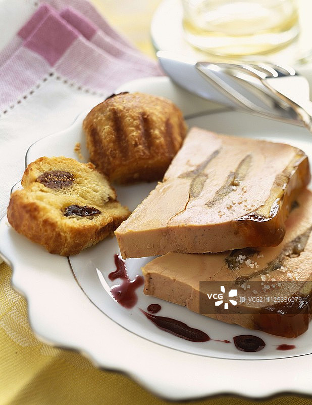 鹅肝酱和无花果布里欧面包图片素材