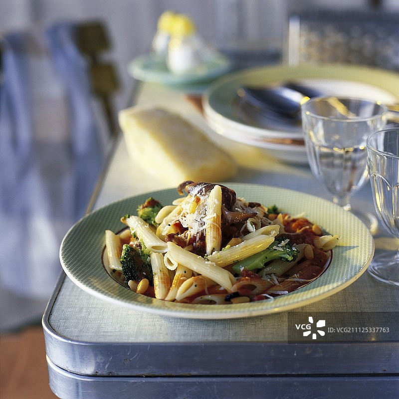 西兰花通心粉图片素材