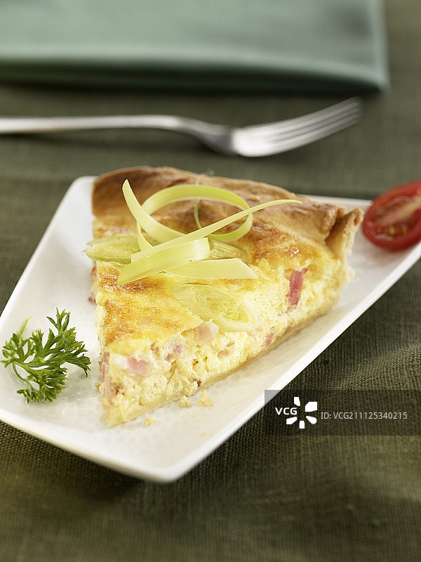 韭葱培根乳蛋饼图片素材