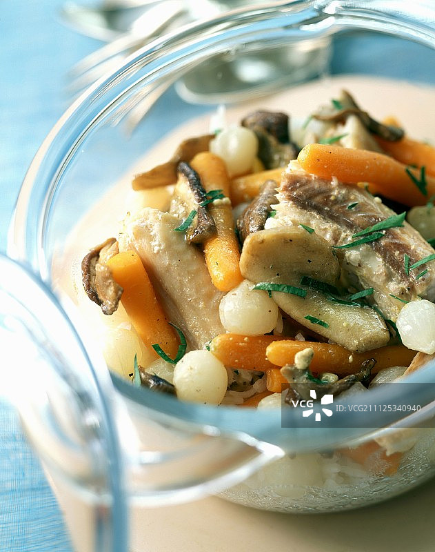 白汁炖岩石鲑鱼图片素材