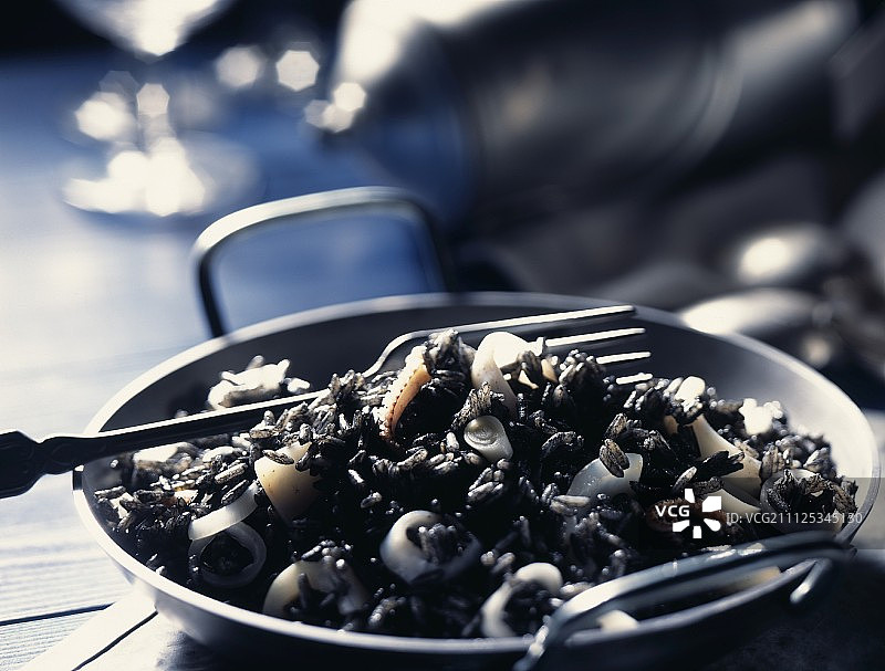 鱿鱼墨鱼汁饭图片素材