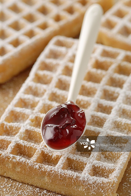 糖粉果酱华夫饼图片素材