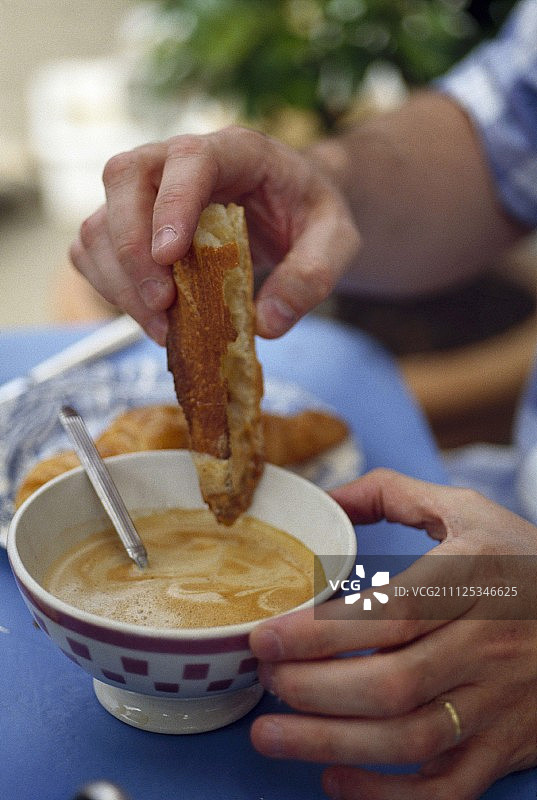 面包蘸白咖啡图片素材