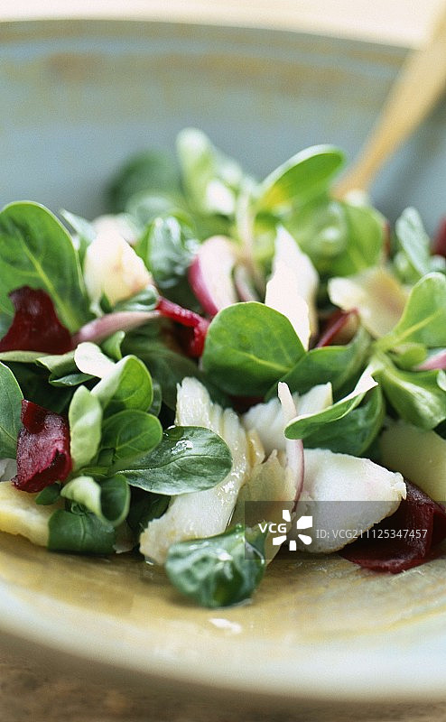羊角生菜鳕鱼甜菜根沙拉图片素材
