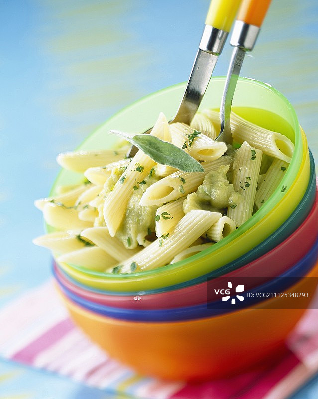 烩西葫芦茄子斜管面图片素材