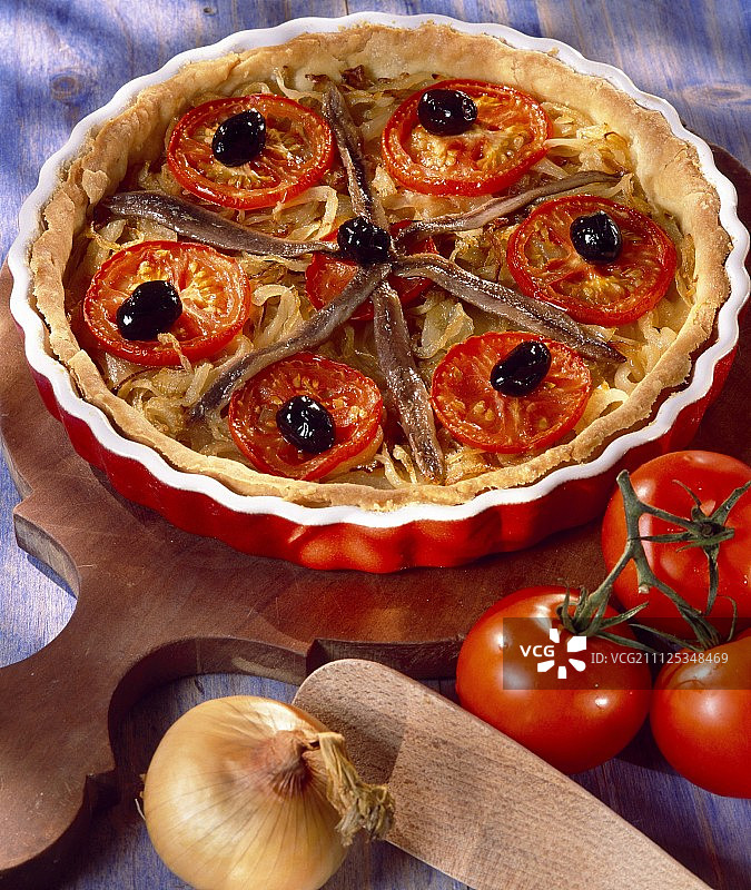 洋葱和凤尾鱼馅饼图片素材