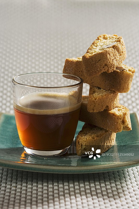一杯茶与杏仁饼图片素材