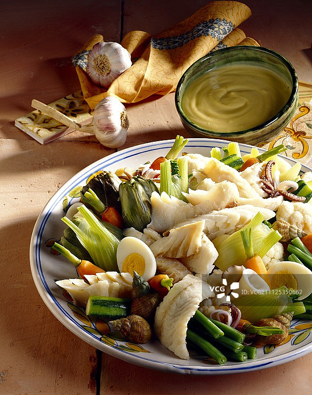 鱼肉蔬菜蒜泥蛋黄酱图片素材