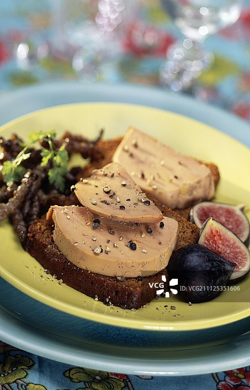 姜饼上的鹅肝二重奏图片素材