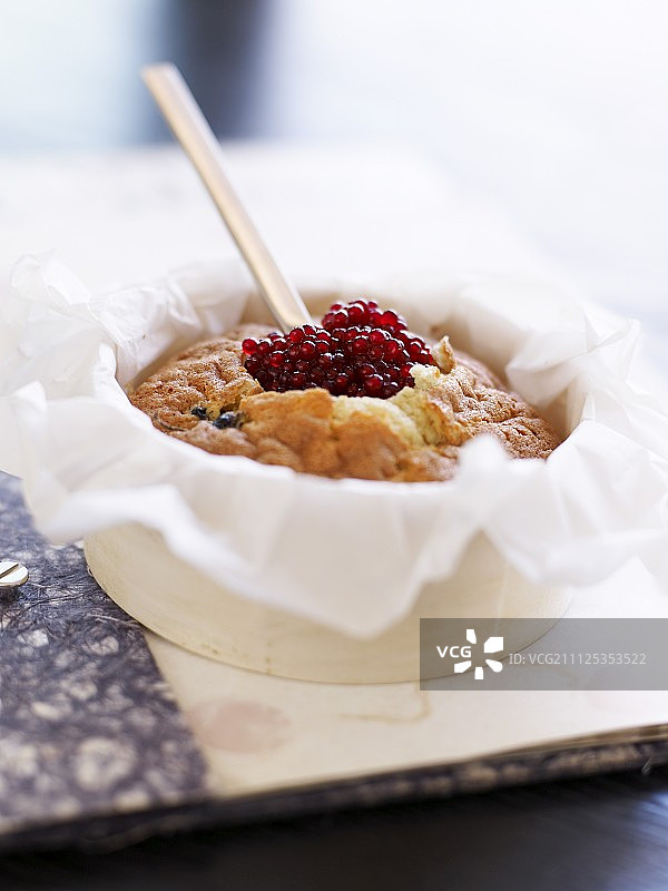 黑醋栗奶油和木薯蛋糕图片素材