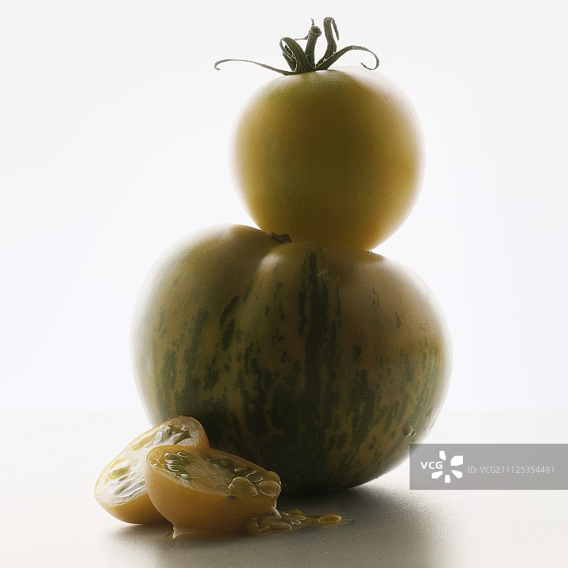 堆叠的绿色番茄图片素材
