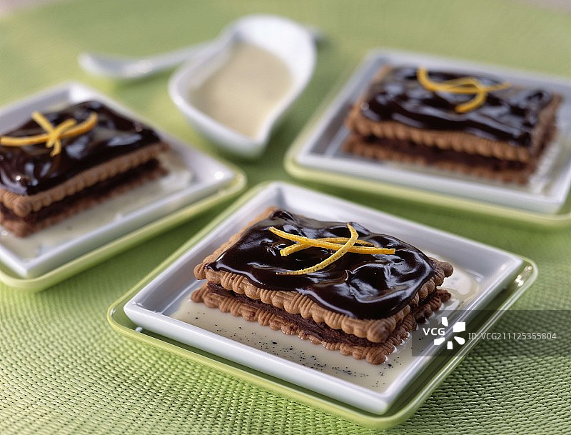 搭配香草奶油的茶饼巧克力夹心图片素材