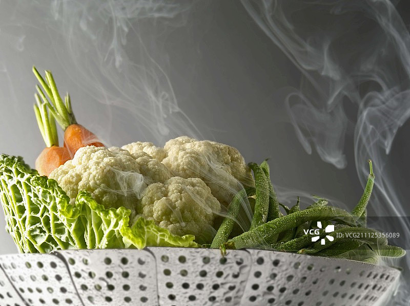 蒸汽烹饪蔬菜图片素材