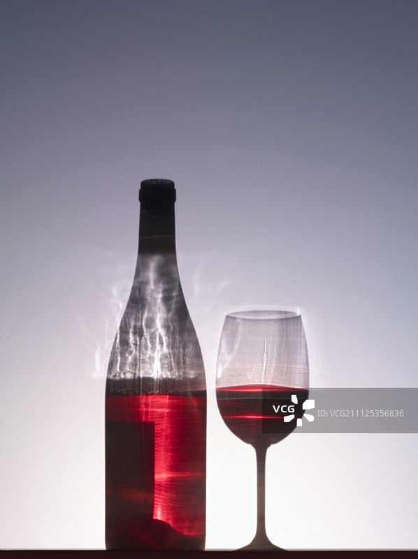 红酒瓶和红酒杯图片素材