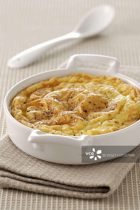 三文鱼舒芙蕾蛋糕图片素材