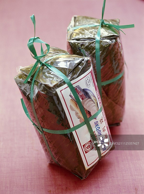 香蕉叶包裹的越南猪肉酱图片素材