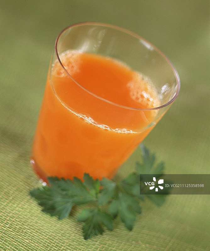 兔八哥胡萝卜汁图片素材