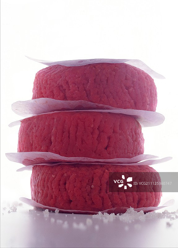 堆叠的生汉堡肉图片素材