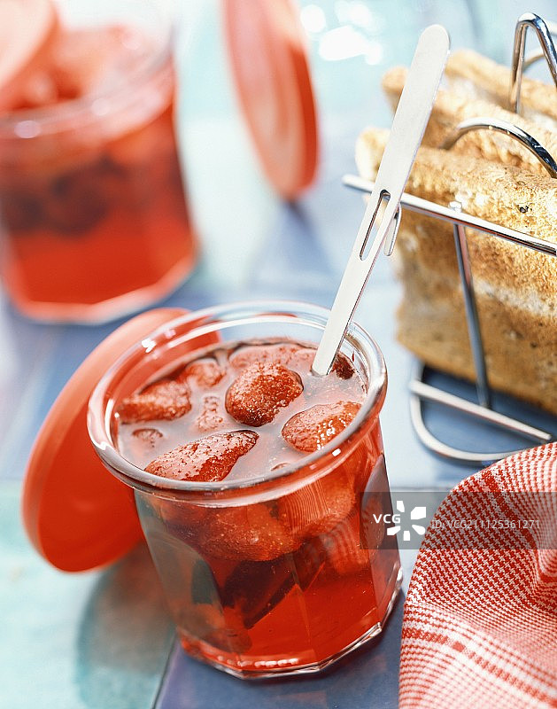 一罐草莓酱图片素材