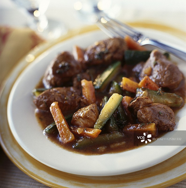 胡萝卜和西葫芦炒羊肉图片素材