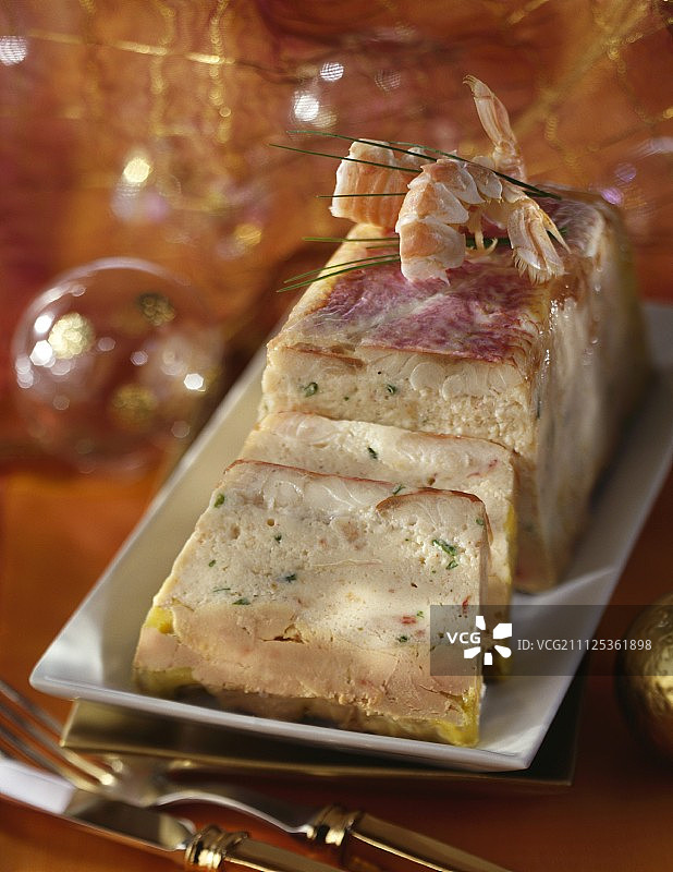 红鲻鱼和都柏林湾对虾冻糕图片素材