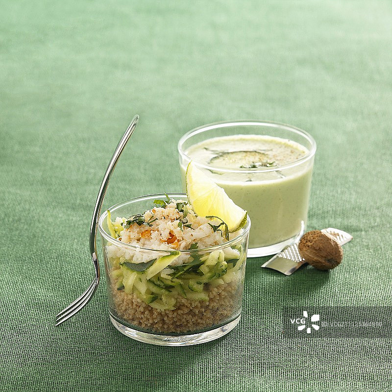 西葫芦蟹肉塔布勒沙拉、黄瓜酸奶冷汤图片素材