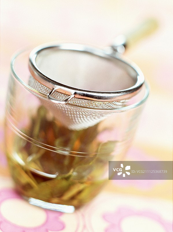 草本茶和滤茶器图片素材