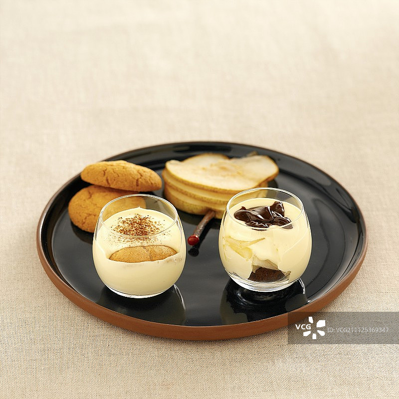 佛手柑和马卡龙提拉米苏，梨子提拉米苏图片素材