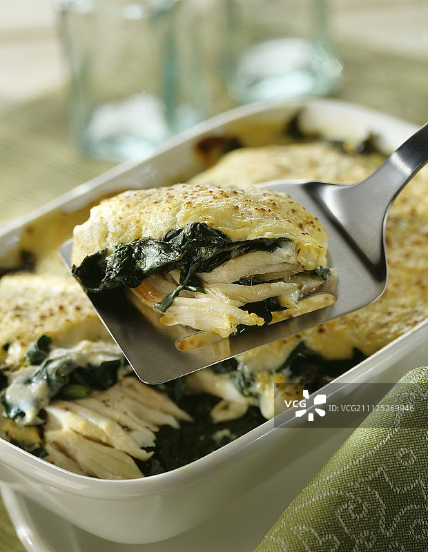 滑板和菠菜焗烤图片素材