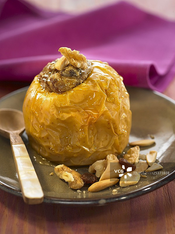 烤苹果酿干果图片素材