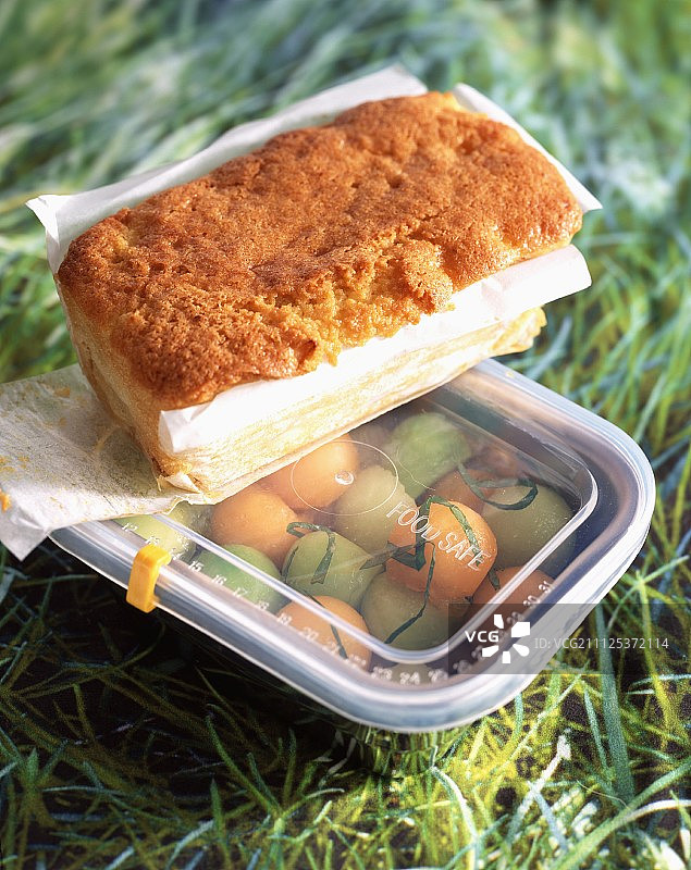 野餐水果面包图片素材