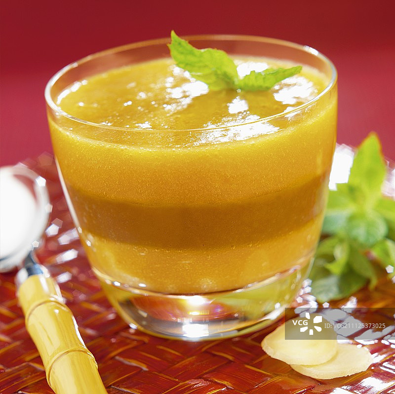 芒果姜汁果泥杯图片素材