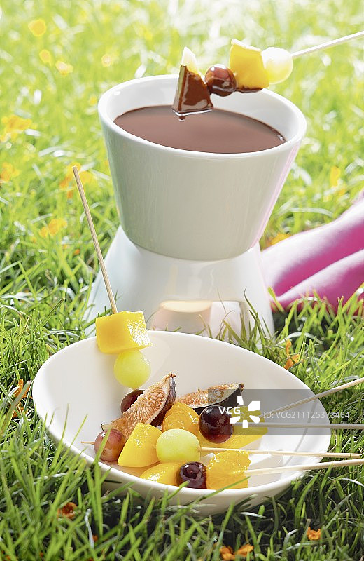 巧克力火锅配水果串图片素材