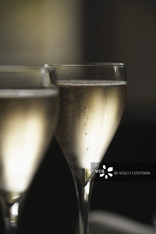 两杯香槟图片素材