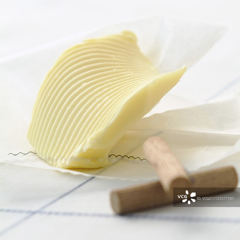 黄油和钢丝钳图片素材