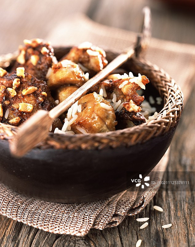 花生炒鸡丁图片素材