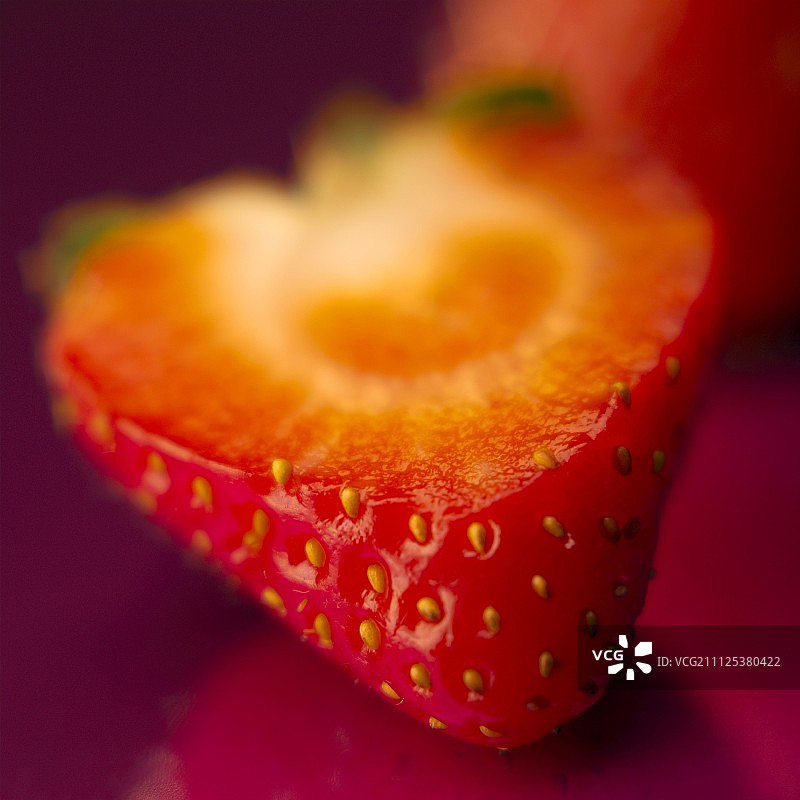 草莓切片图片素材