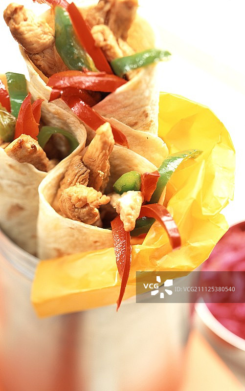 墨西哥火鸡肉和辣椒薄饼图片素材