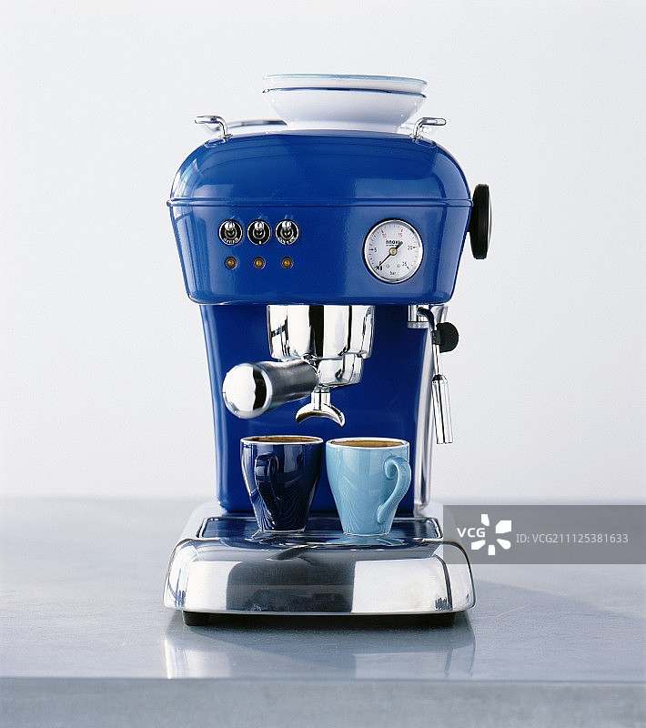 带咖啡杯的咖啡机图片素材