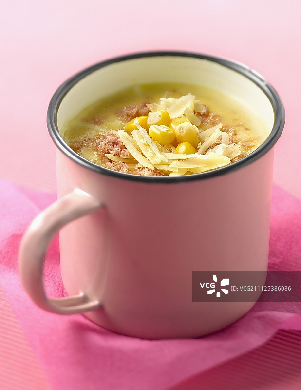 玉米、切达干酪和培根汤图片素材