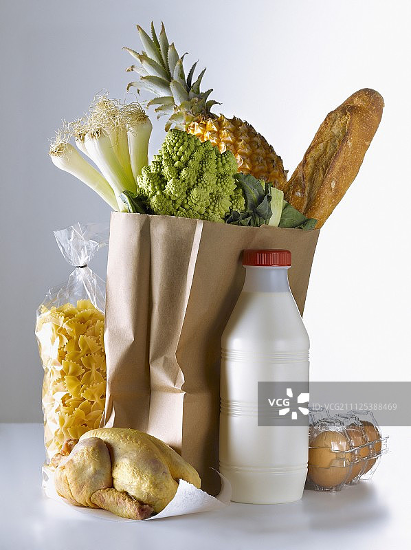 在牛皮纸袋里购物图片素材