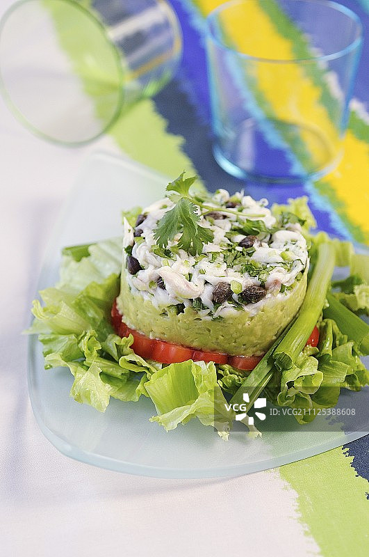 鳐鱼片、鳄梨和香菜金巴利图片素材