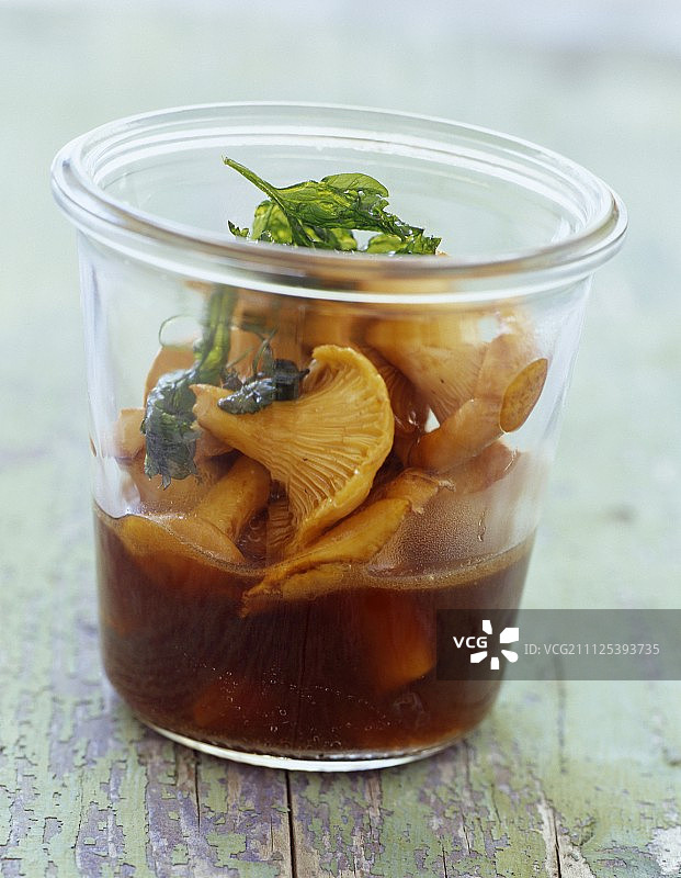 慢煮鸡油菌图片素材